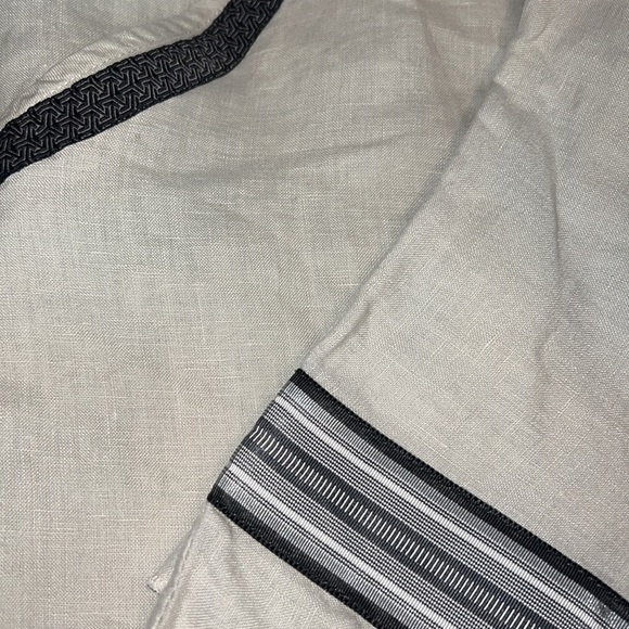 Peck & Peck Linen Cream Poncho with Black Trim Details  Size Large - Picture 7 of 7